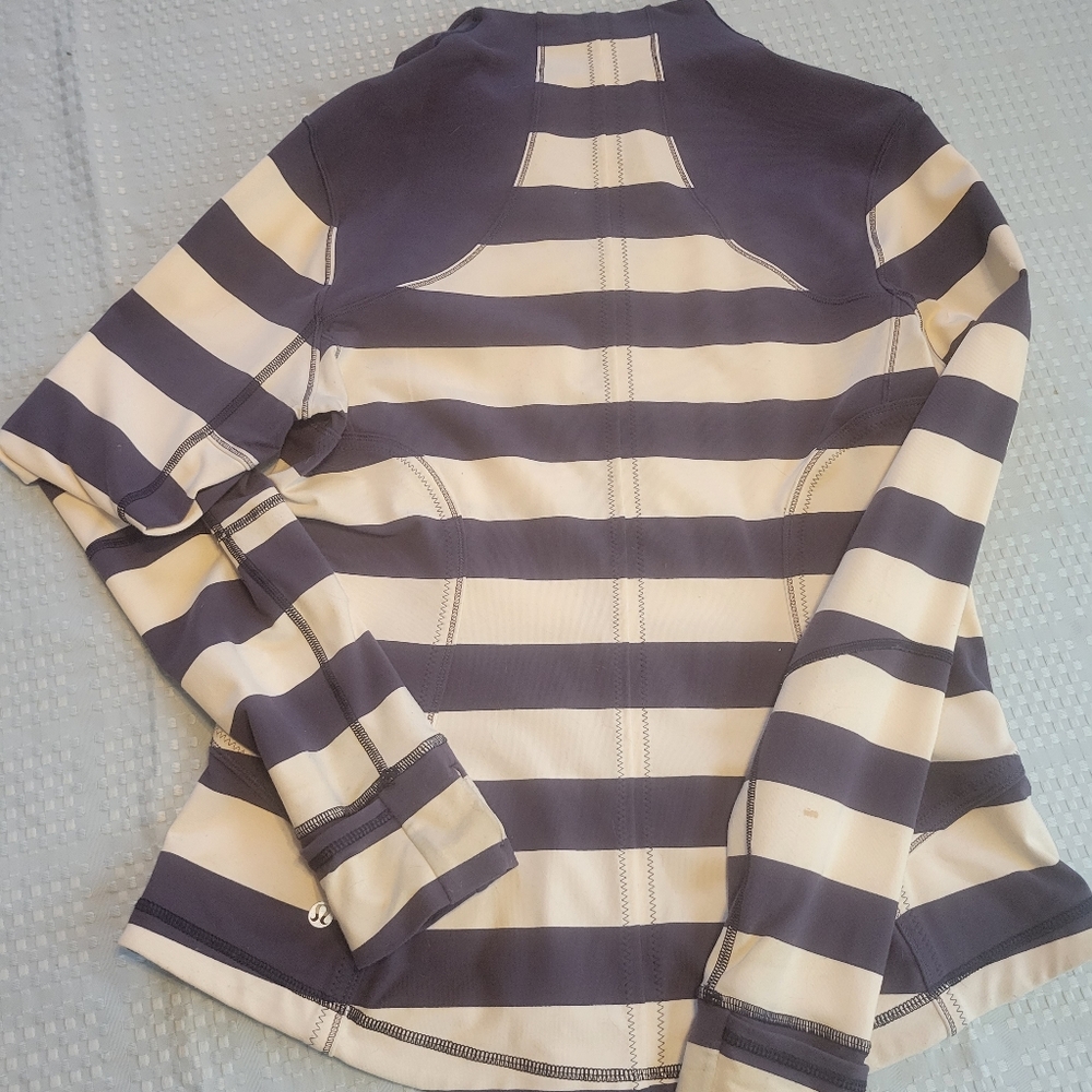 Lululemon Define Jacket - Picture 3 of 4